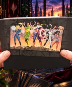 Boîte de rangement du Bundle Magic: The Gathering Marvel Super Heroes dans une ambiance de collection TCG
