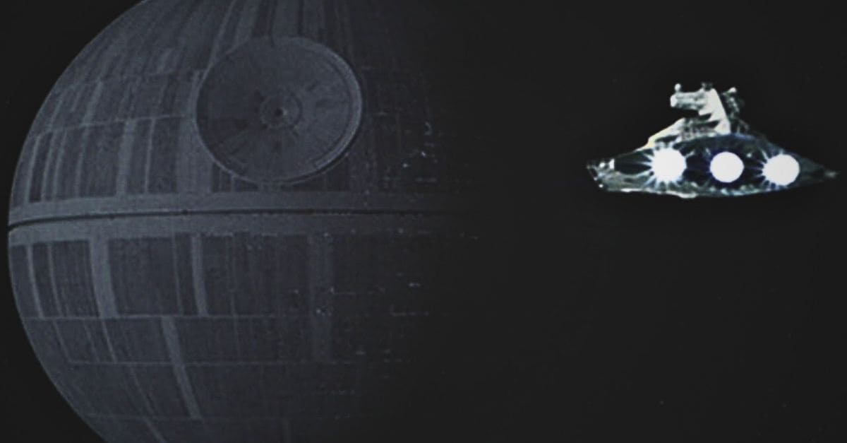 Étoile de la Mort et destructeur impérial dans l’espace dans l’univers Star Wars