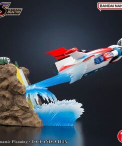Goldorak To the Skies of Fierce Combat en vol au-dessus de la base
