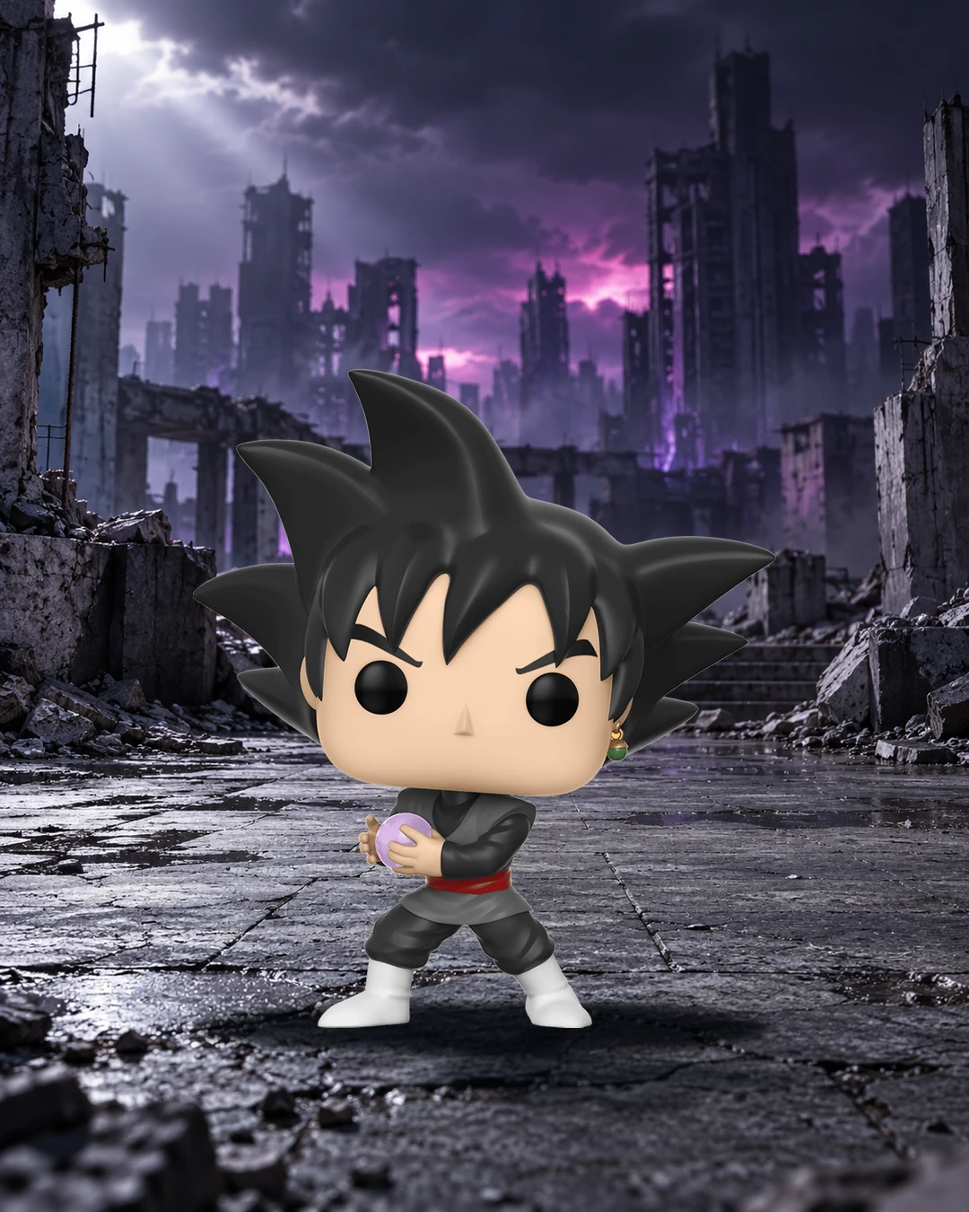 Figurine Goku Black n° 314 aux cheveux noirs, posée dans un décor de ville dévastée, format portrait.